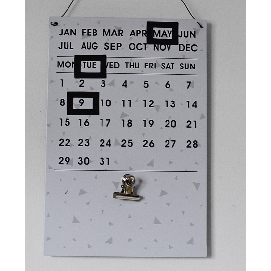 Obrazek, Metalowy Kalendarz w Kolorze Białym w Trójkąty, Skandynawski Styl